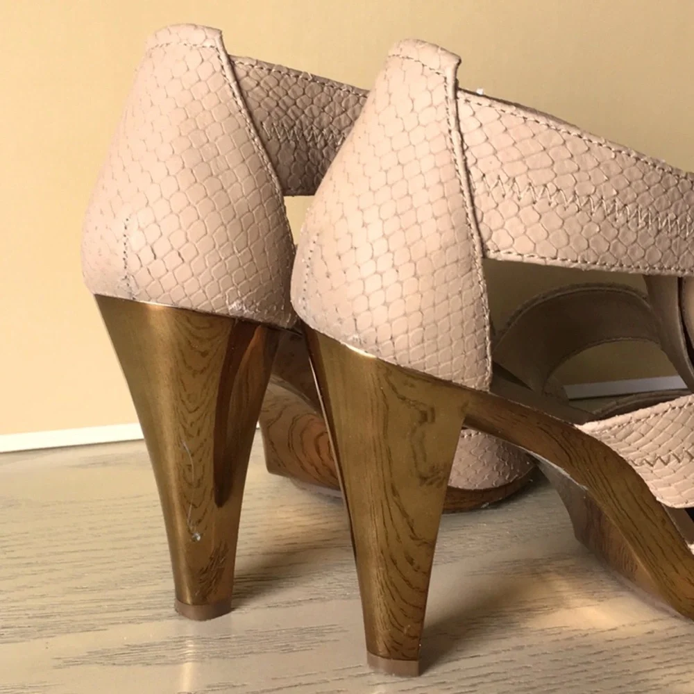 🫶🏻 Michael KORS 7.5 Berkley T Strap Embossed Leather Shoes - Picture 4 of 8